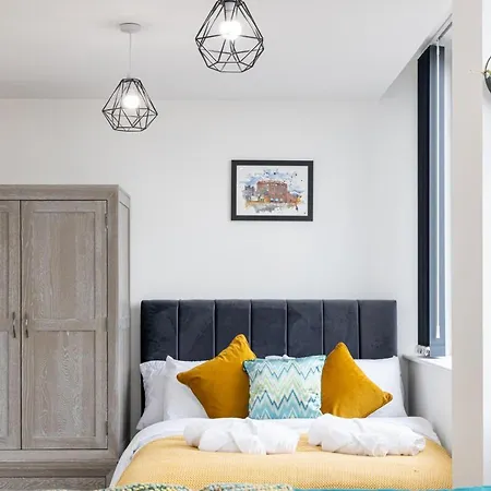Bright Stylish Studio Apartment In Old Trafford-2